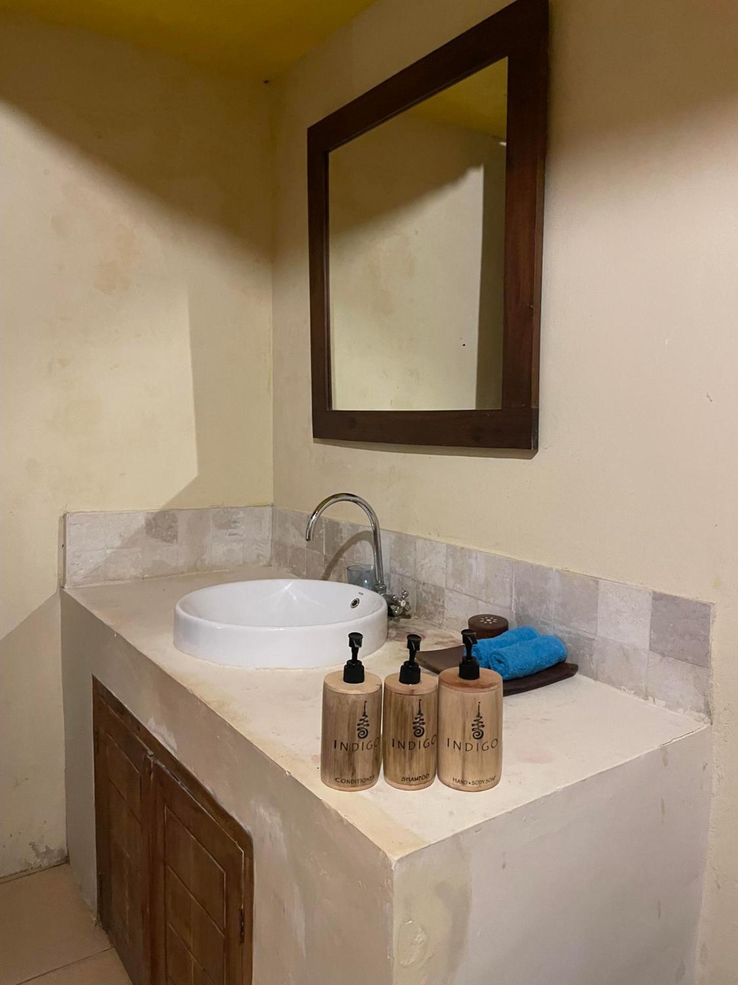 Indigo Bungalows กีลีตราวางัน ภายนอก รูปภาพ